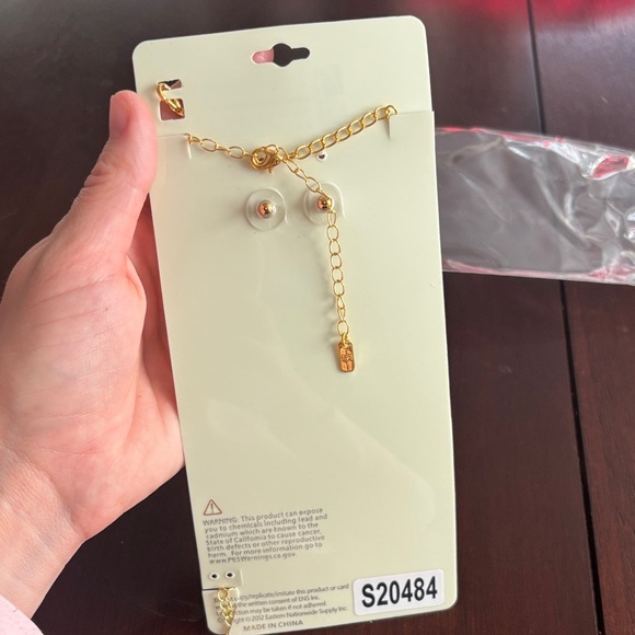 Gold Rhinestone Jewelry Set- NWT. (Necklace, earrings, bracelet) - Picture 5 of 7